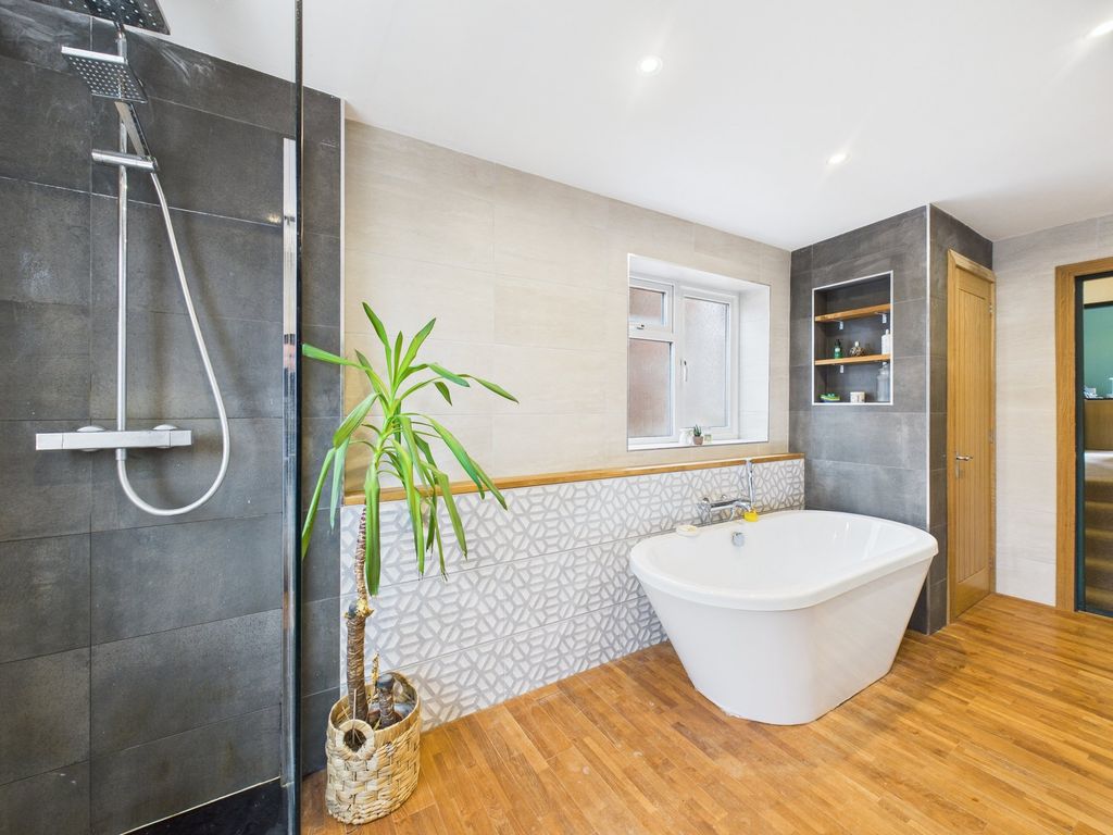 Property photo 3 of 12 Bathroom