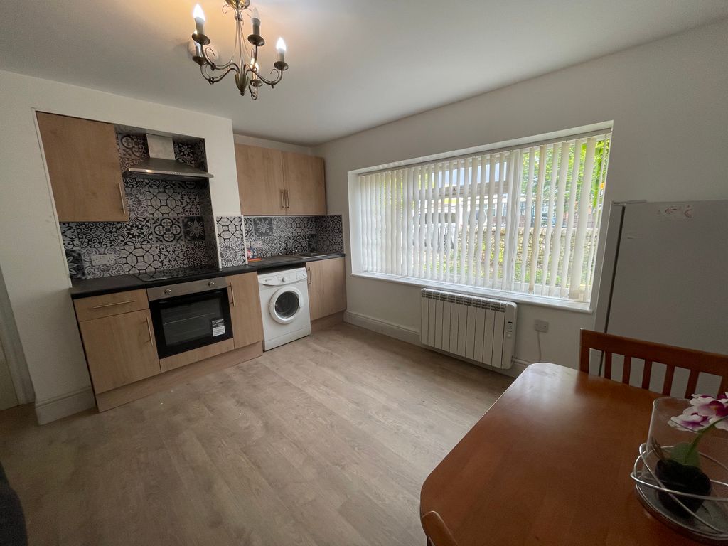 Property photo 1 of 7 Kitchen/Living