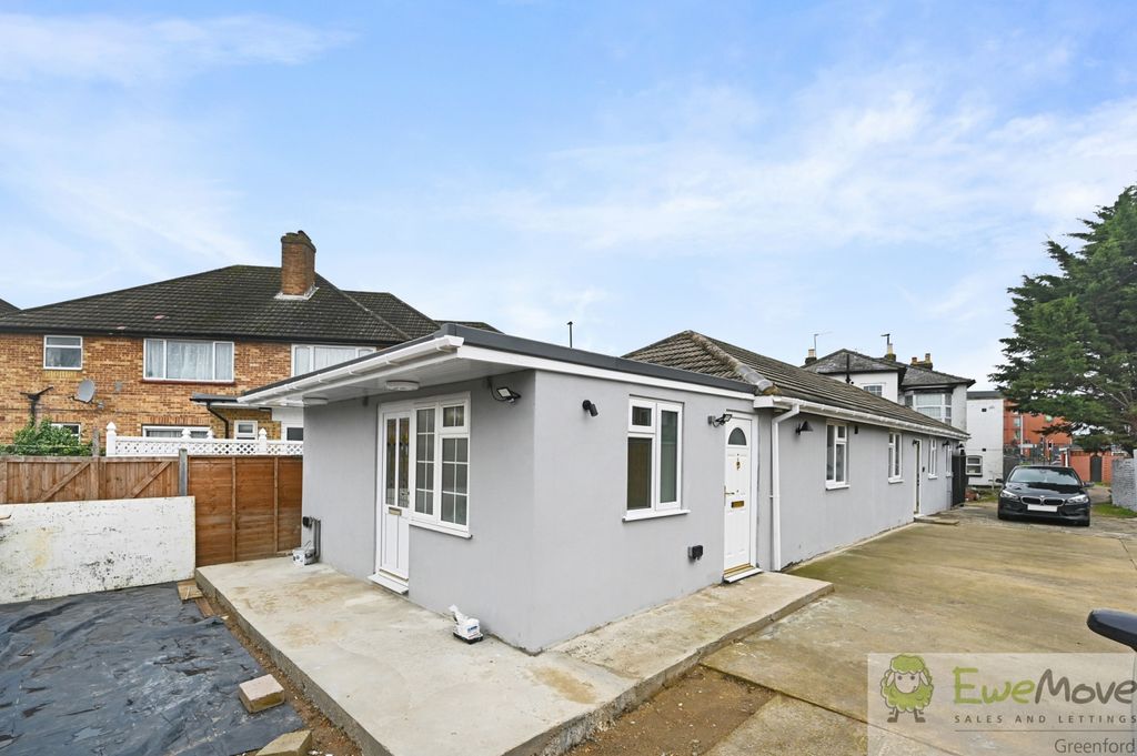Property photo 1 of 12 Rcewemove- 153A Sutton Lane- Exterior 3 (1)