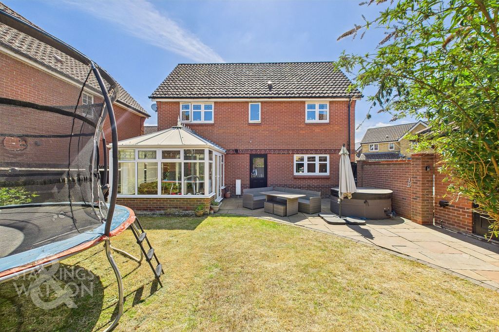 Property photo 2 of 23