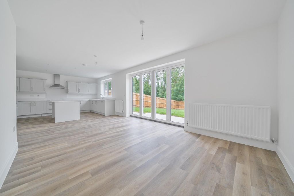 Property photo 3 of 24 1331148-19-688905Cdf224A.Jpg