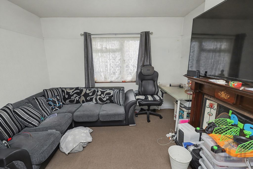 Property photo 3 of 14