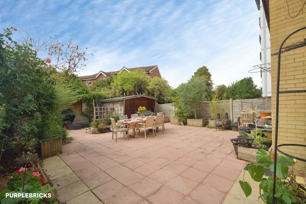 Property photo 3 of 28 Large Garden