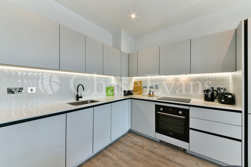 Property photo 2 of 11 Kitchen