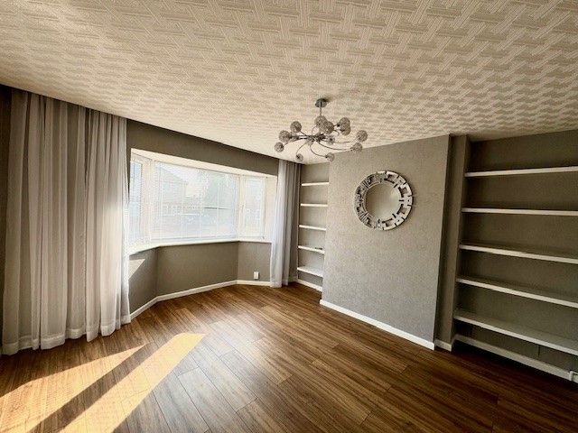 Property photo 2 of 11 Lounge