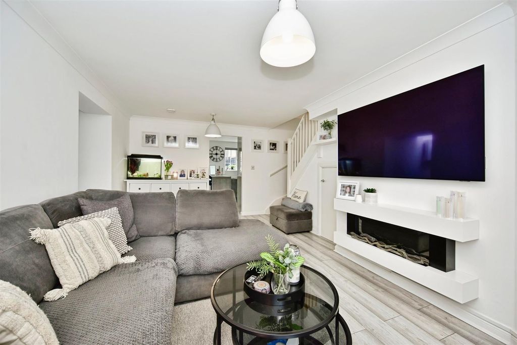 Property photo 2 of 17 Lounge