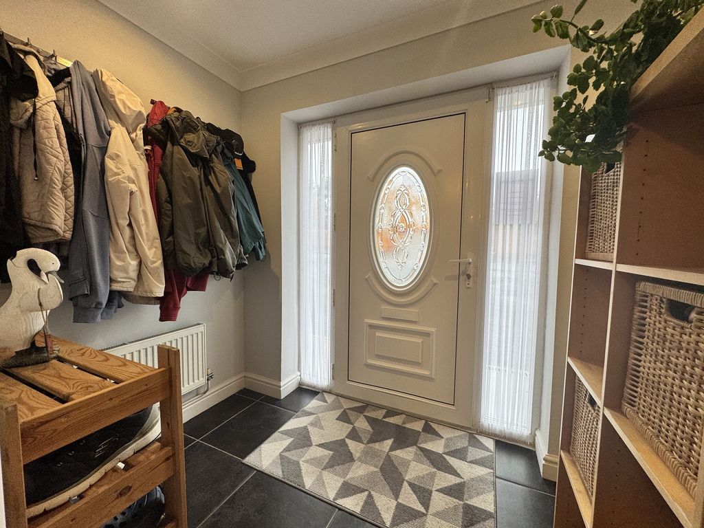 Property photo 3 of 36 Entrance Hall