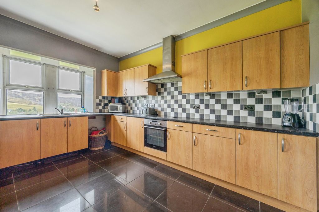 Property photo 3 of 25 Kitchen