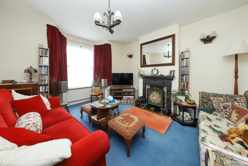 Property photo 2 of 13