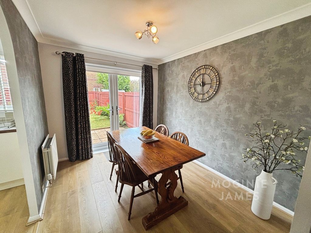 Property photo 3 of 11 Pbox-Img.Jpg