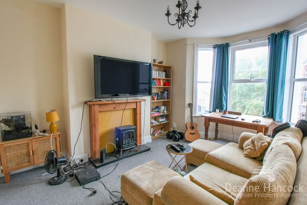 Property photo 2 of 6