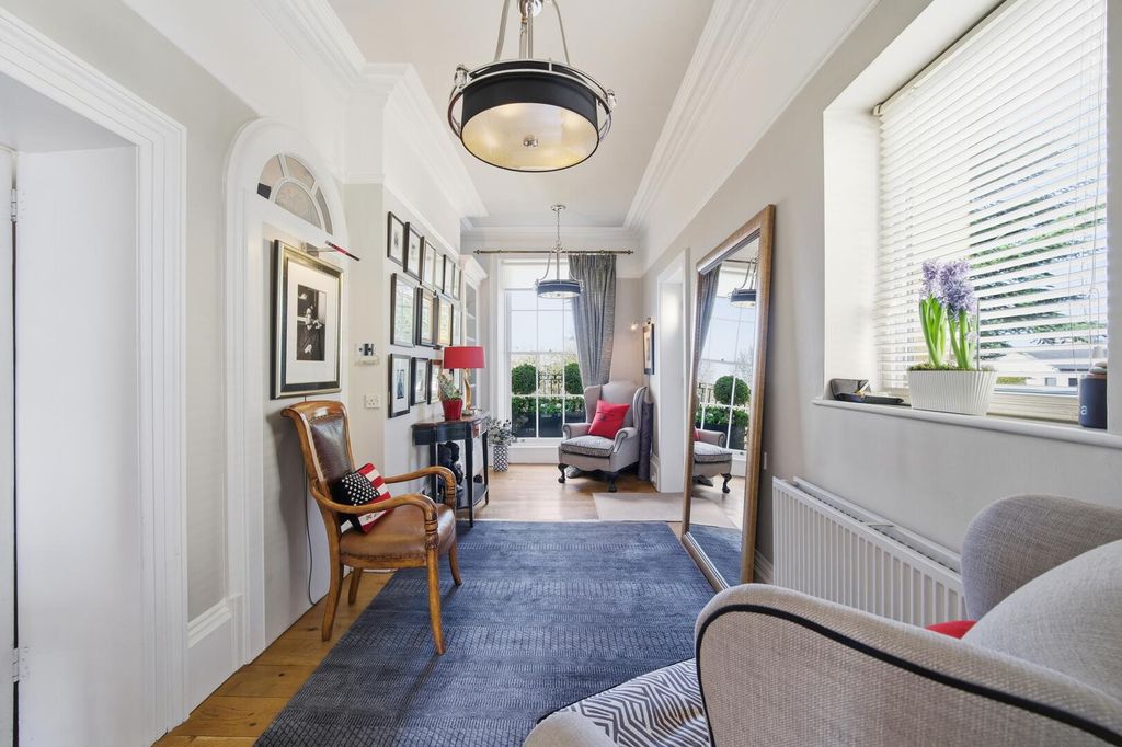 Additional image 7 of 3 bed flat for salePark Terrace, The Park NG1
