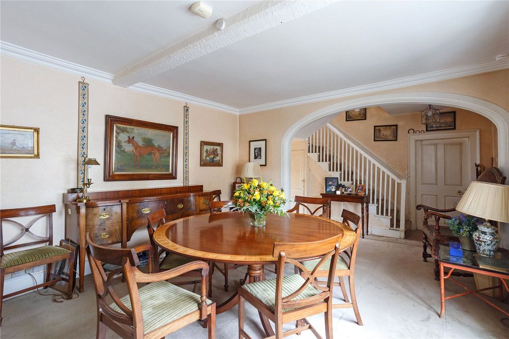 Property photo 3 of 23 Entrance Hall