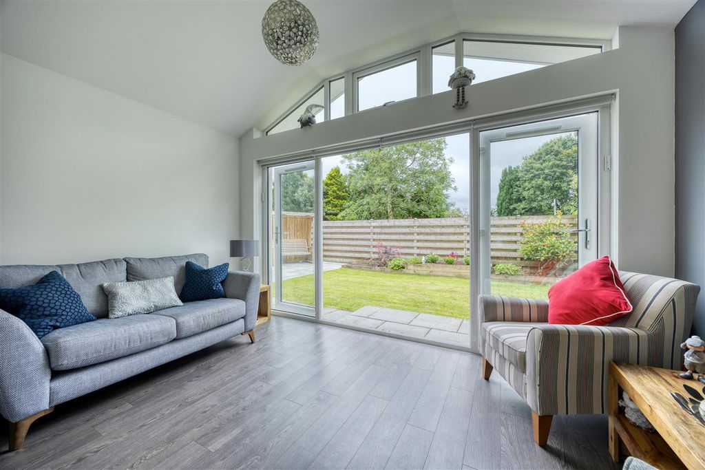 Property photo 3 of 27 17_Forest_Place_Lenzie_014.Jpeg
