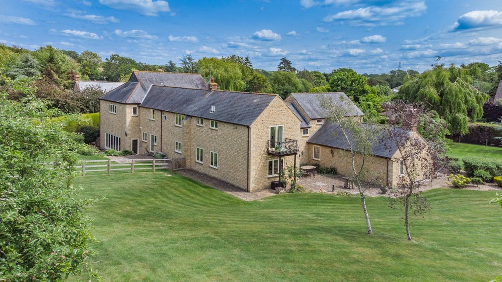Property photo 2 of 50