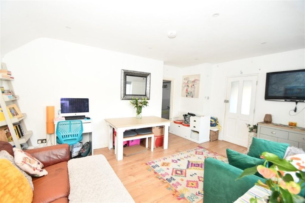 Property photo 2 of 10 Lounge