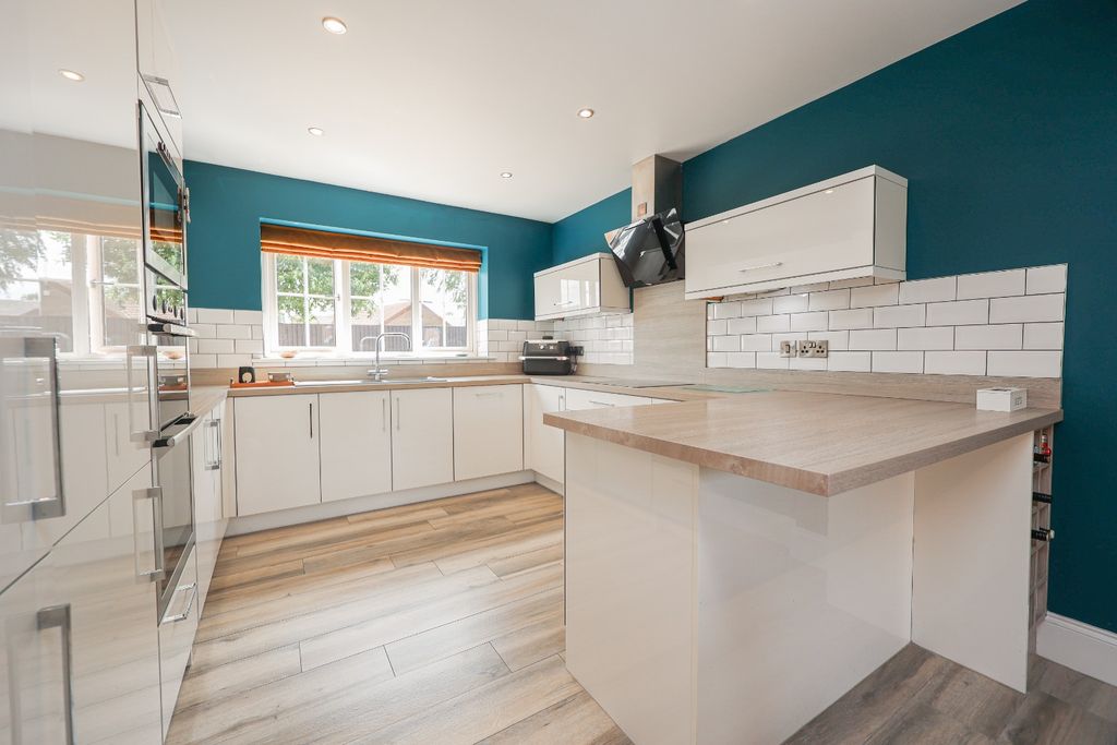 Property photo 2 of 32 5384661