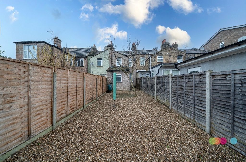 Property photo 3 of 10 Garden