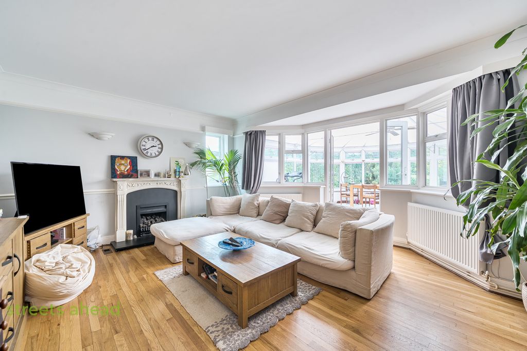 Property photo 2 of 22 42E46247-1E13-48F...