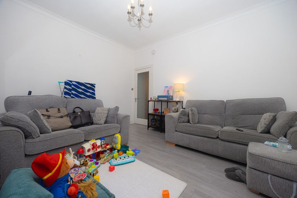 Property photo 3 of 18