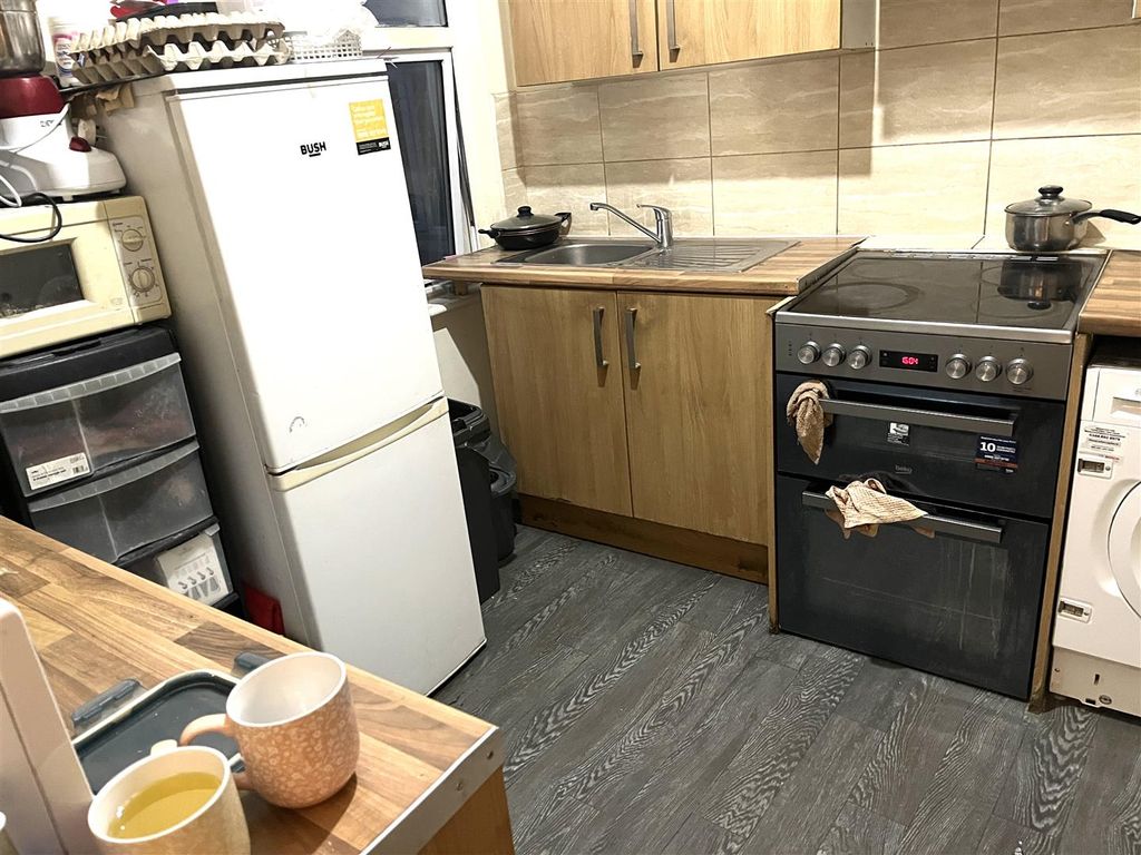 Property photo 3 of 4 Shared Kitchen