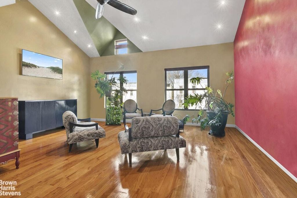 Property photo 3 of 12 <Alttext/>