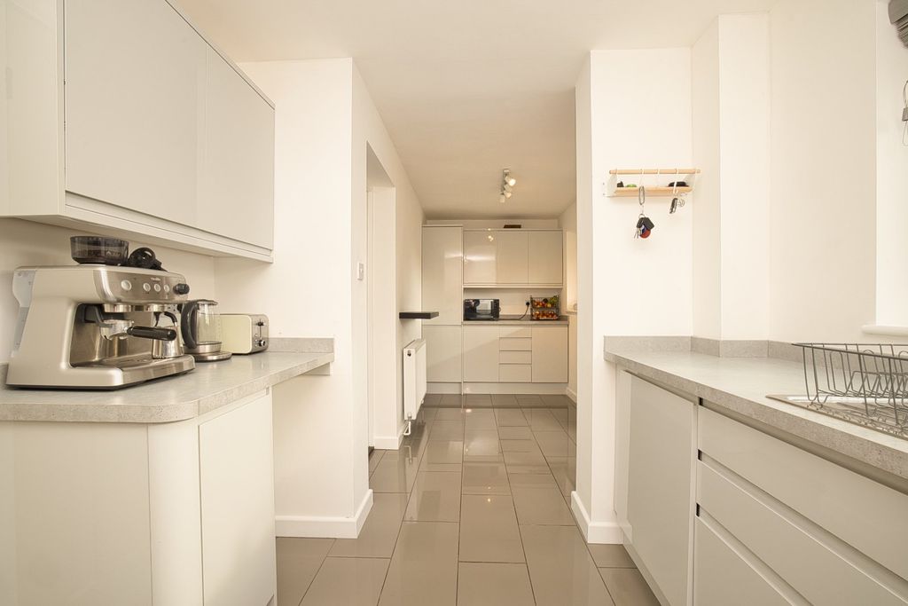 Property photo 3 of 18 Picture 3