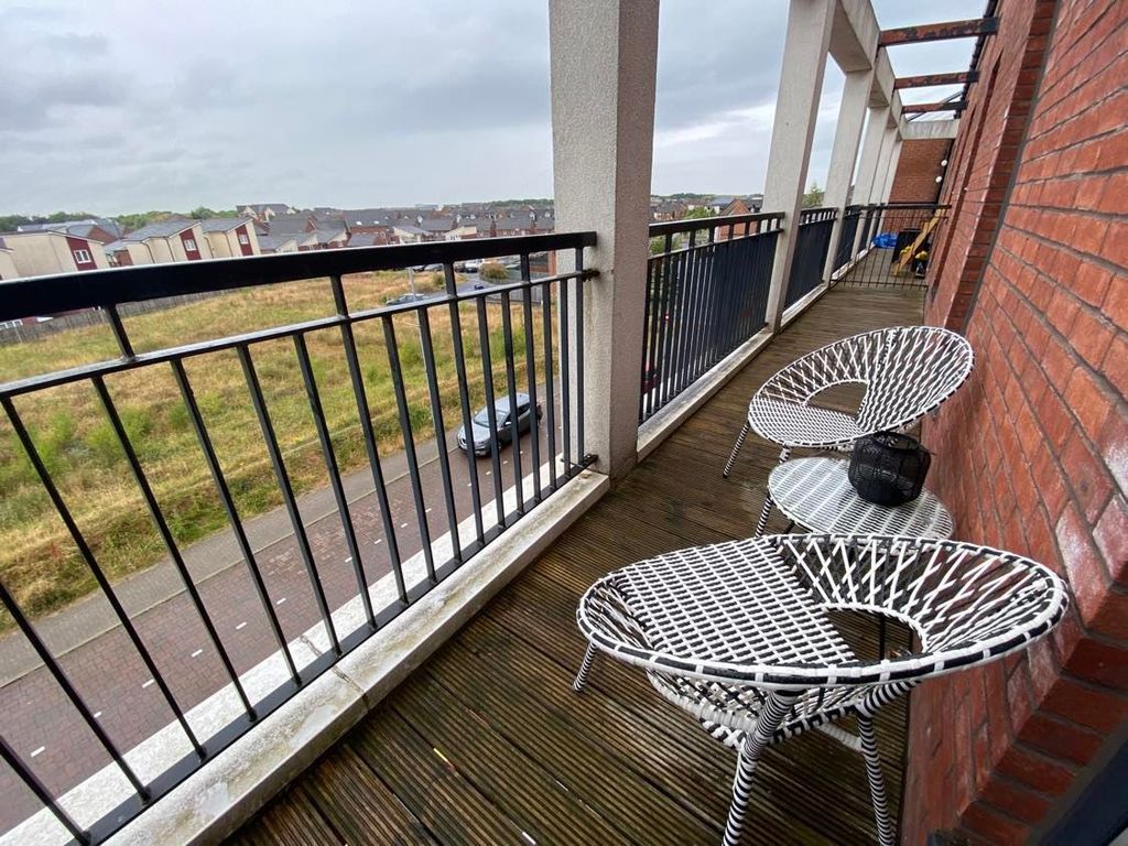 Property photo 3 of 8 Balcony