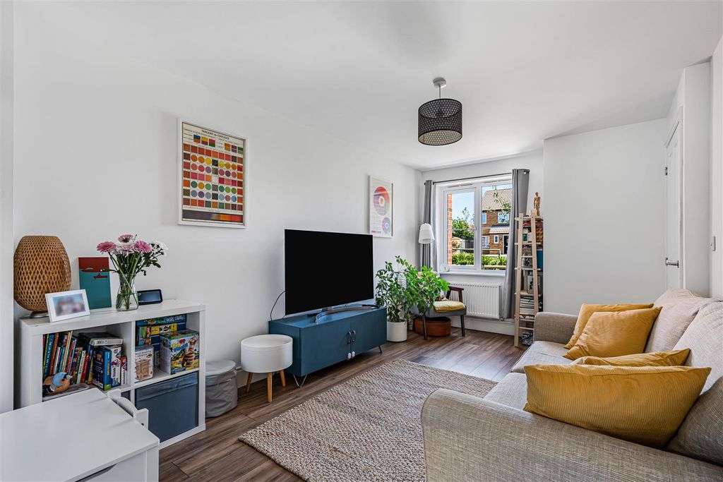 Property photo 3 of 18 16_80322.Jpg