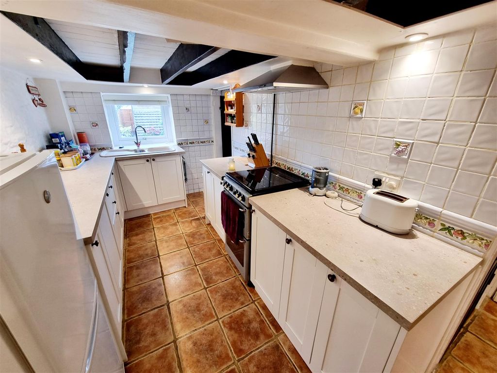 Property photo 2 of 20 Kitchen.Jpg