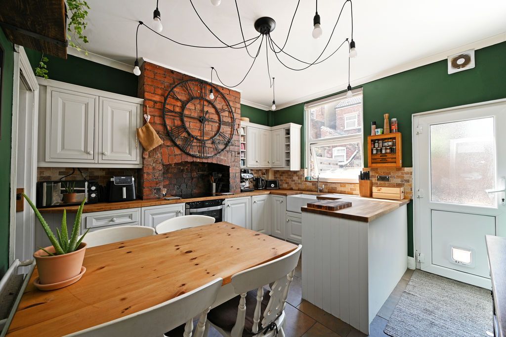 Property photo 1 of 23 Dining Kitchen