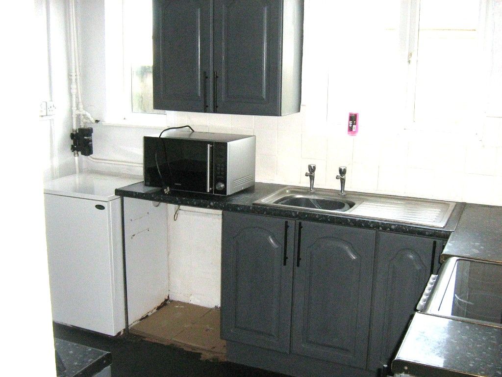 Property photo 2 of 8 Kitchen