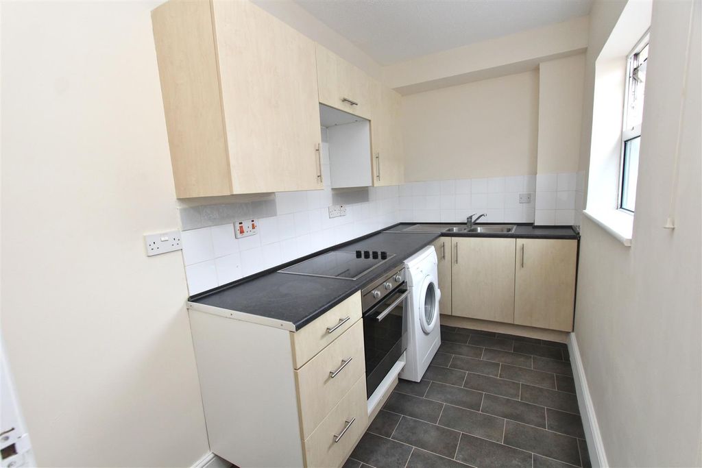 Property photo 2 of 7 Kitchen