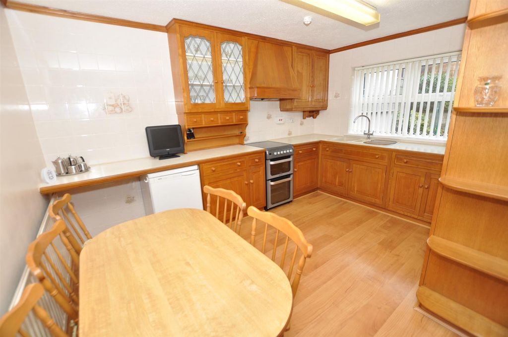 Property photo 3 of 18 Kitchen/Dining Room