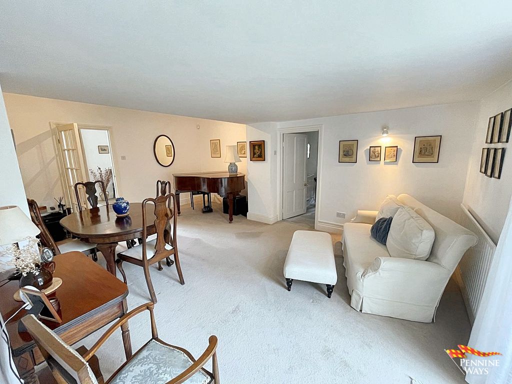 Property photo 3 of 28