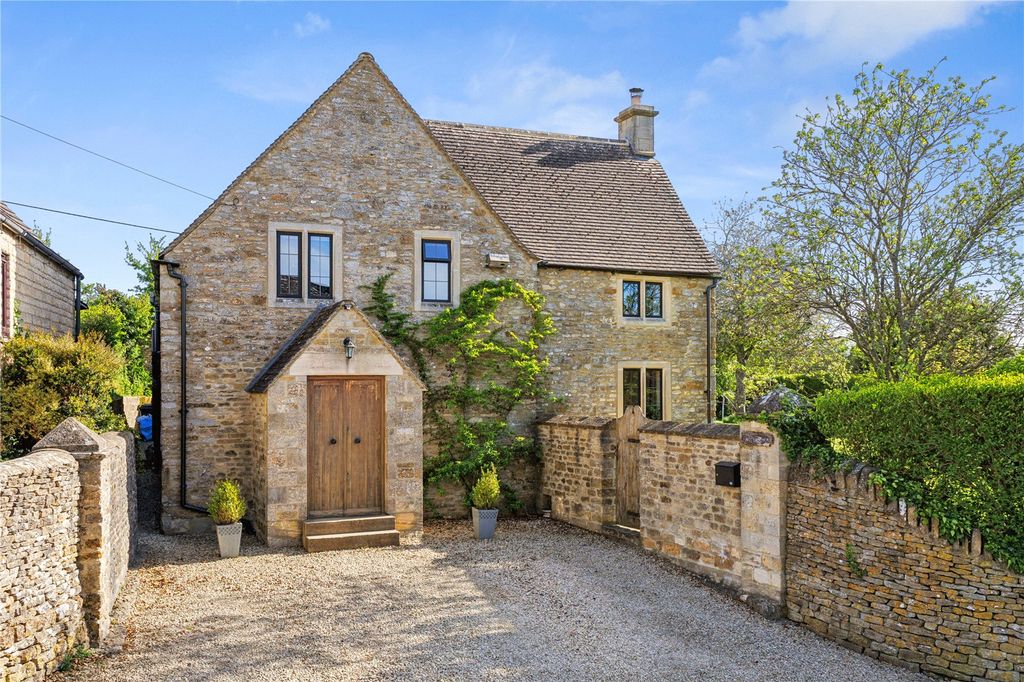 Property photo 2 of 15 Westholme