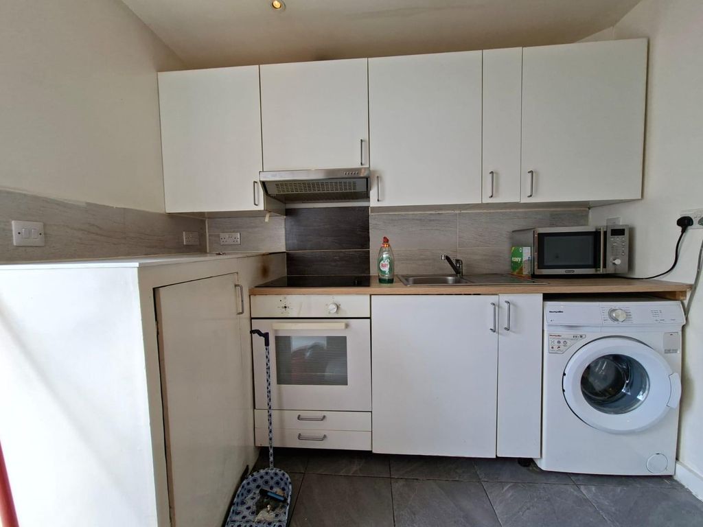 Property photo 3 of 7 Photo 2