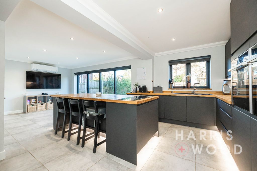 Property photo 2 of 30 4698601