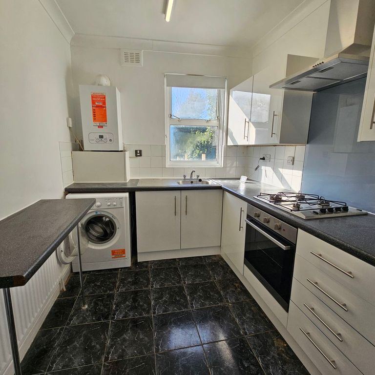 Property photo 2 of 6 Kitchen