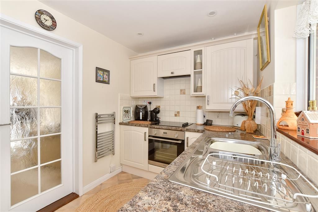 Property photo 2 of 11 Kitchen