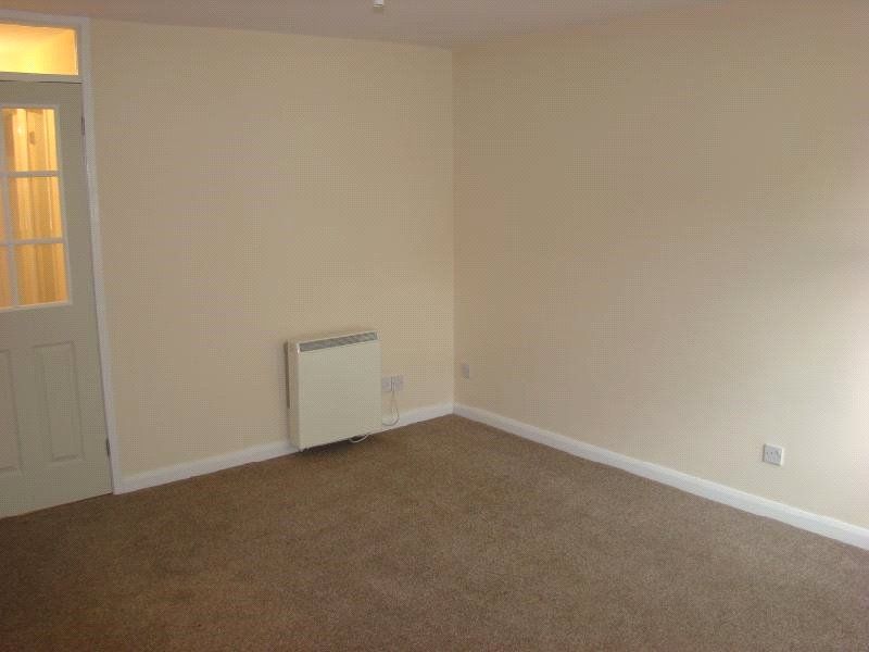 Property photo 3 of 6 Lounge