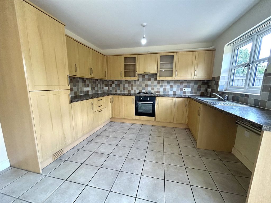 Property photo 3 of 16 Picture No. 32