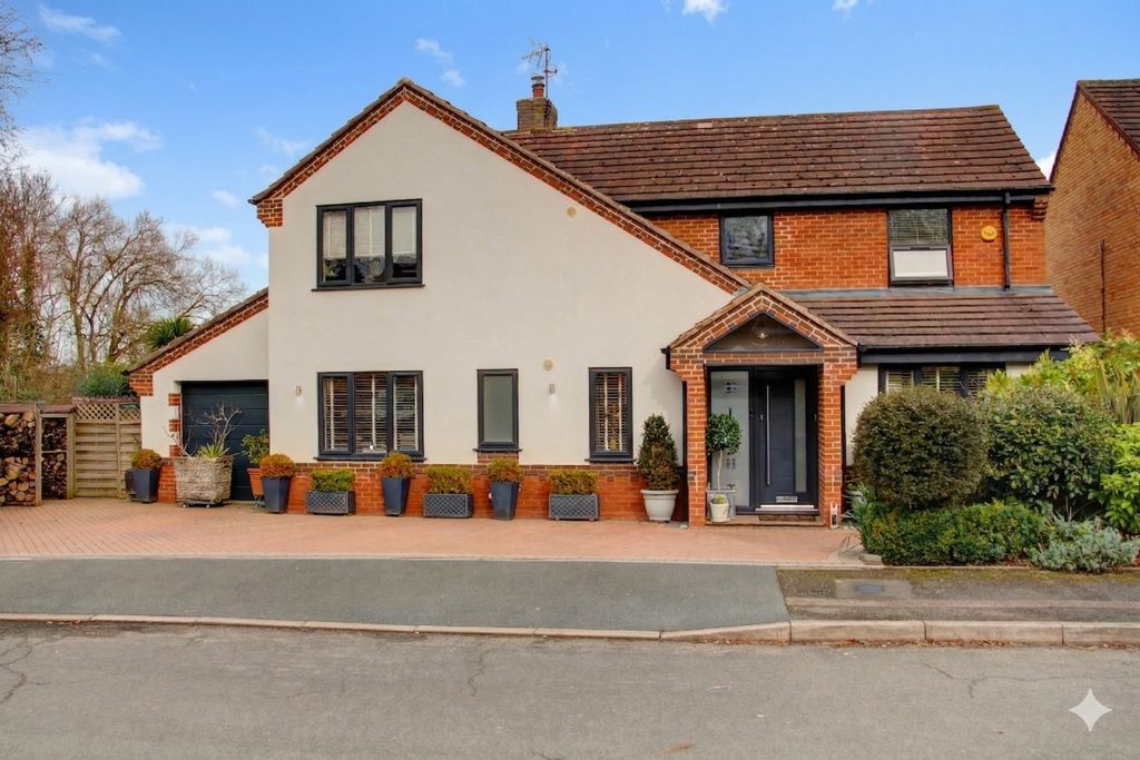 Property photo 1 of 15 Wordsworth Drive - Matt Clinton Ewemove Kenilworth