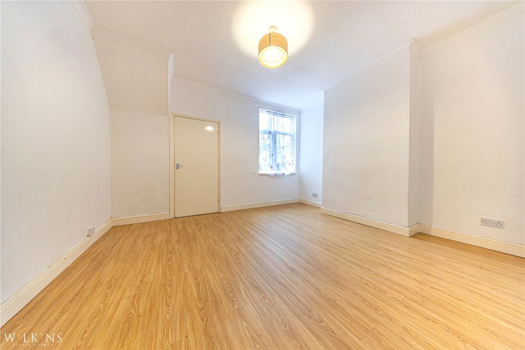 Property photo 3 of 24 Picture No. 01