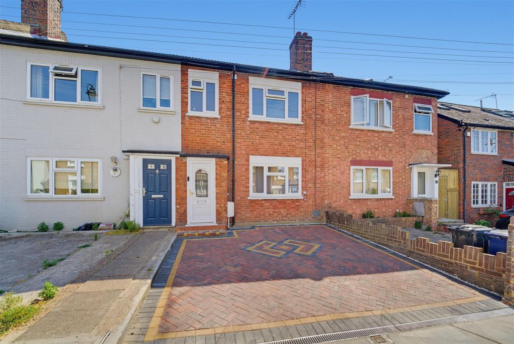 Property photo 1 of 16 32 Bishops Road.Jpg