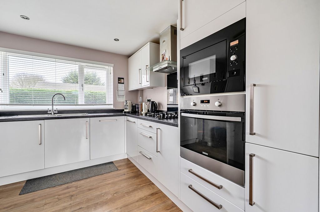 Property photo 2 of 9 1418176-6-699d725...