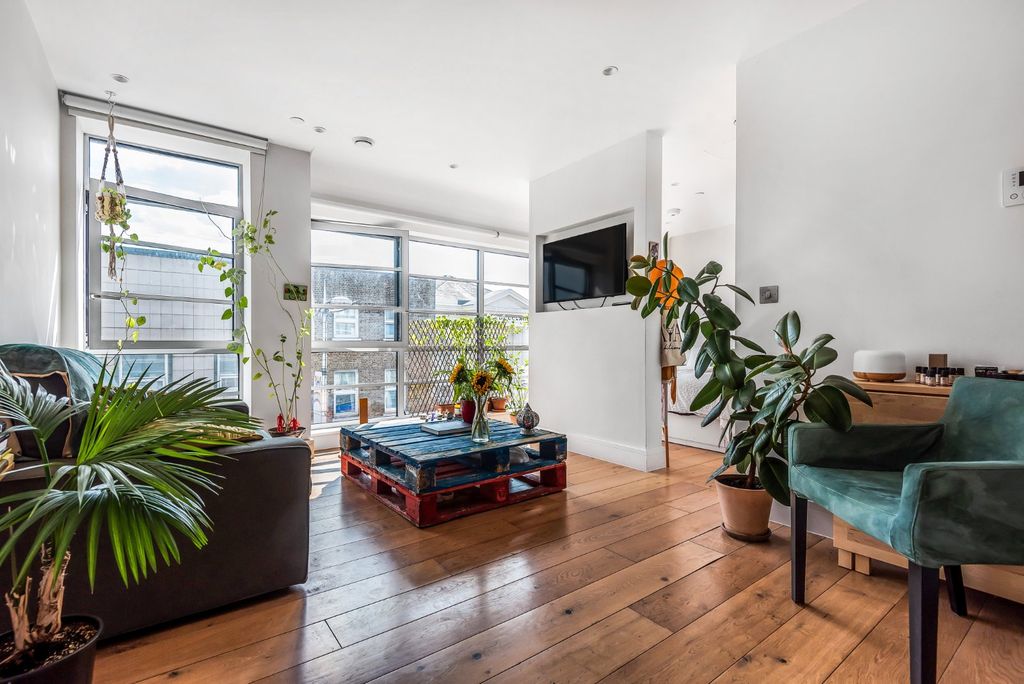 Property photo 2 of 6 Picture No. 11