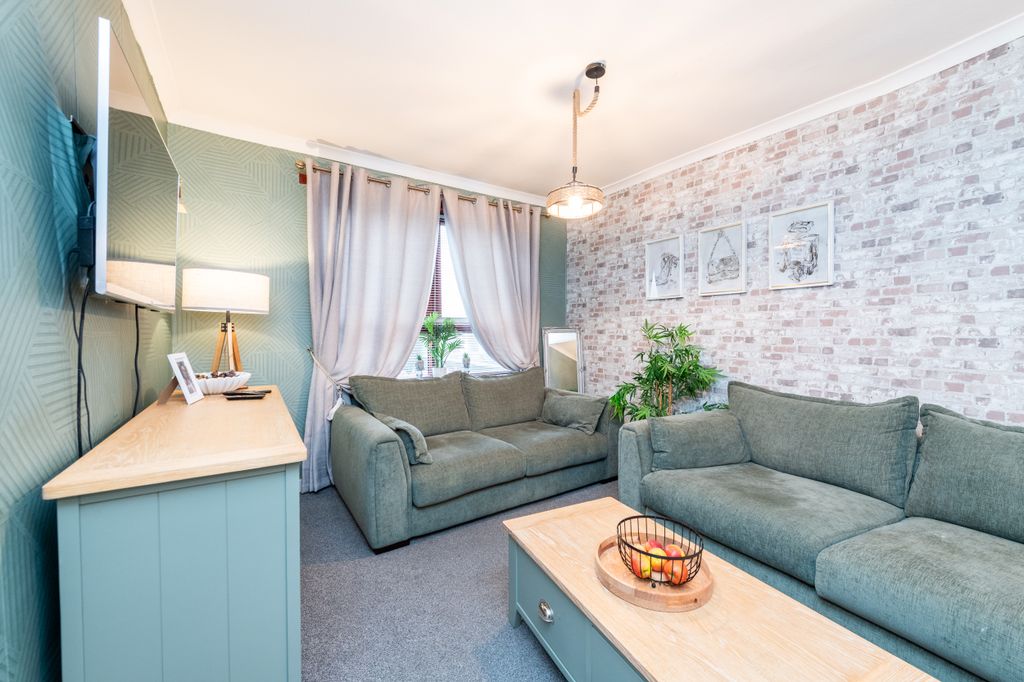 Property photo 3 of 36