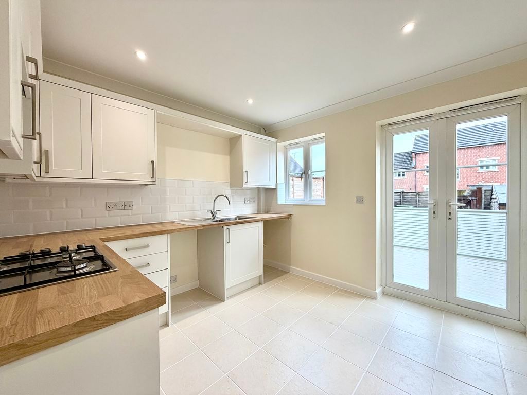 Property photo 2 of 17 Dining Kitchen