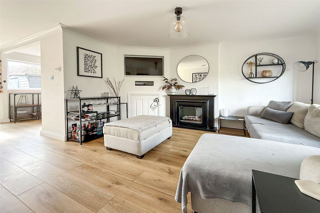 Property photo 2 of 16 Picture No. 34